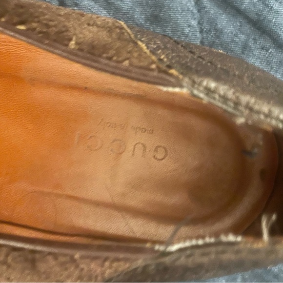 Gucci embossed logo flats with gold hardware - Picture 2 of 6